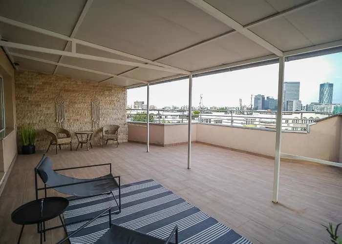 Penthouse With Huge Rooftop Terrace & City View