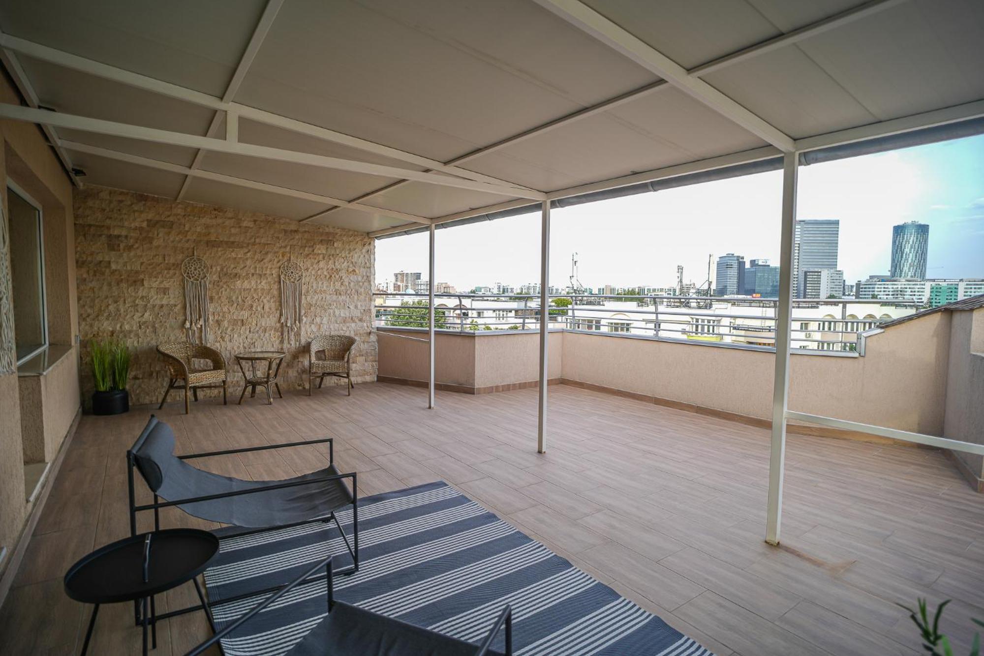 Penthouse With Huge Rooftop Terrace & View Bucharest