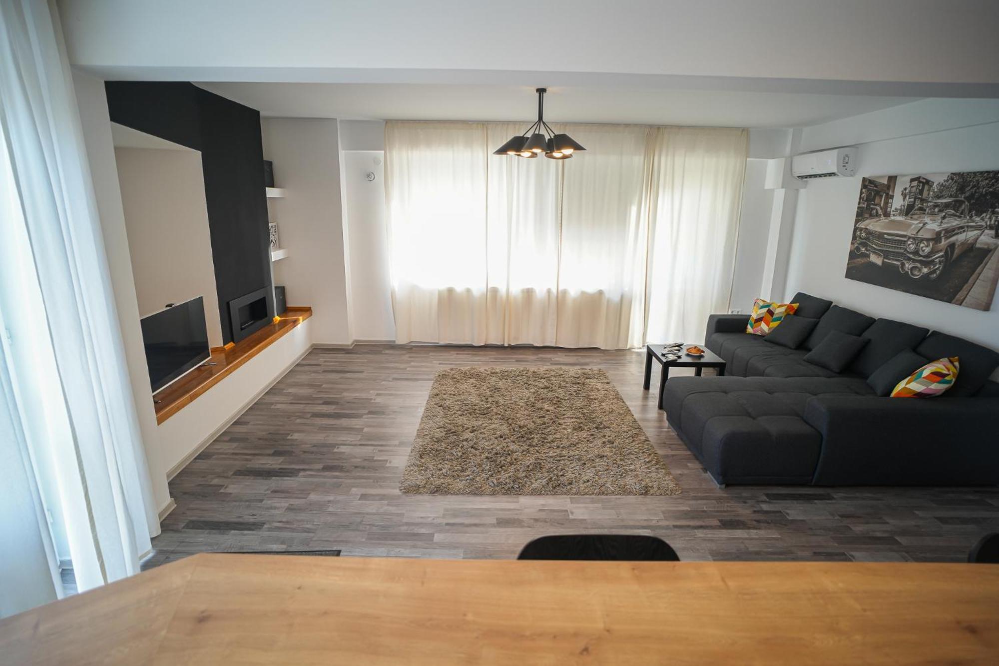 Apartment Penthouse With Huge Rooftop Terrace & View