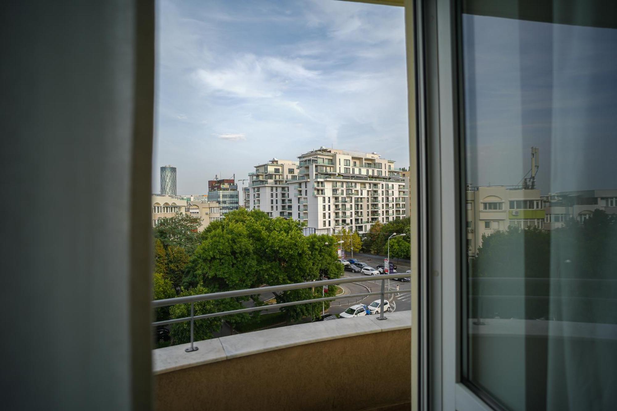 Penthouse With Huge Rooftop Terrace & View Apartment