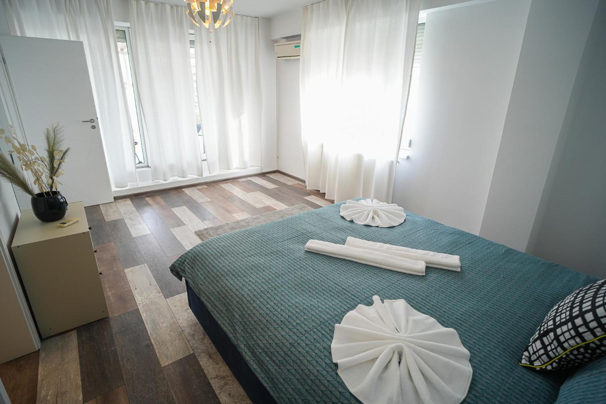 Apartment Penthouse With Huge Rooftop Terrace & View Bucharest