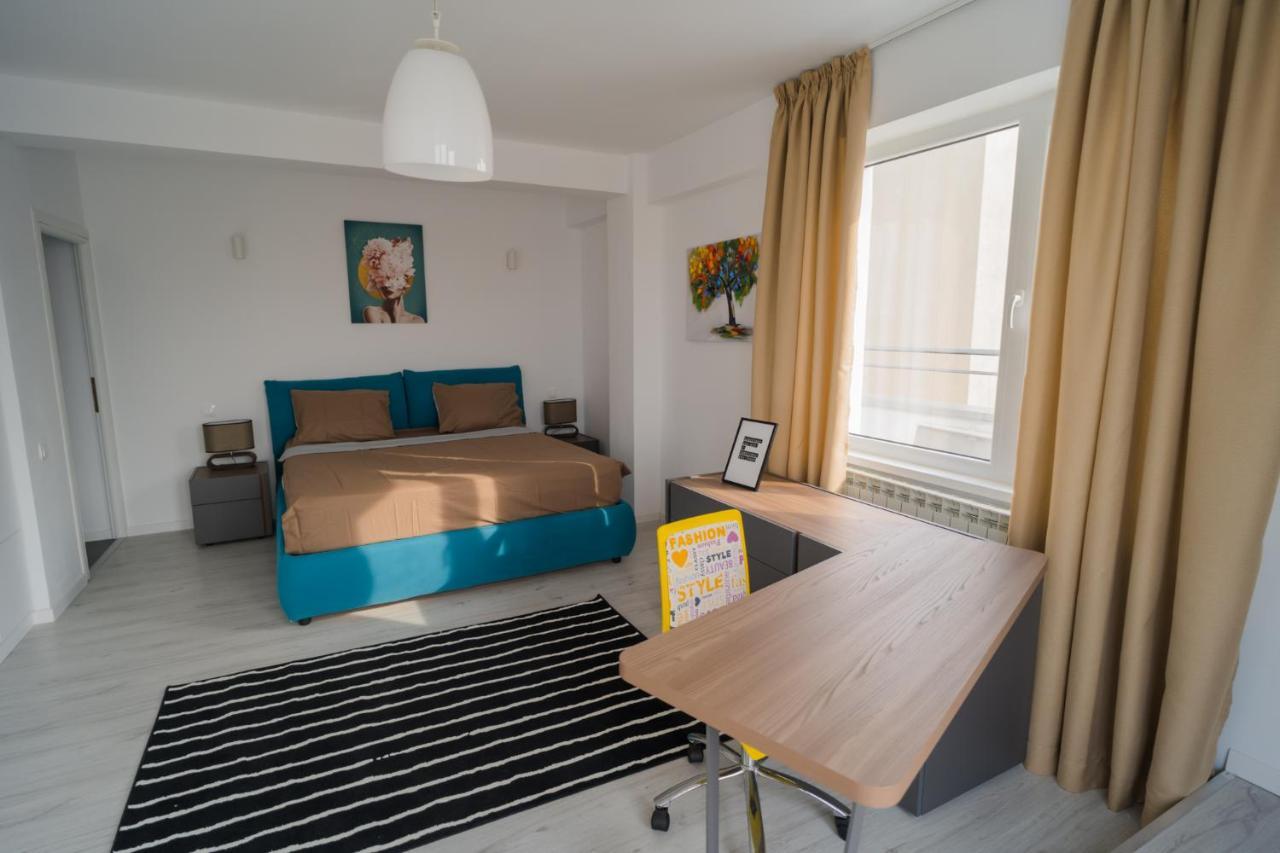 Penthouse With Huge Rooftop Terrace & View Bucarest