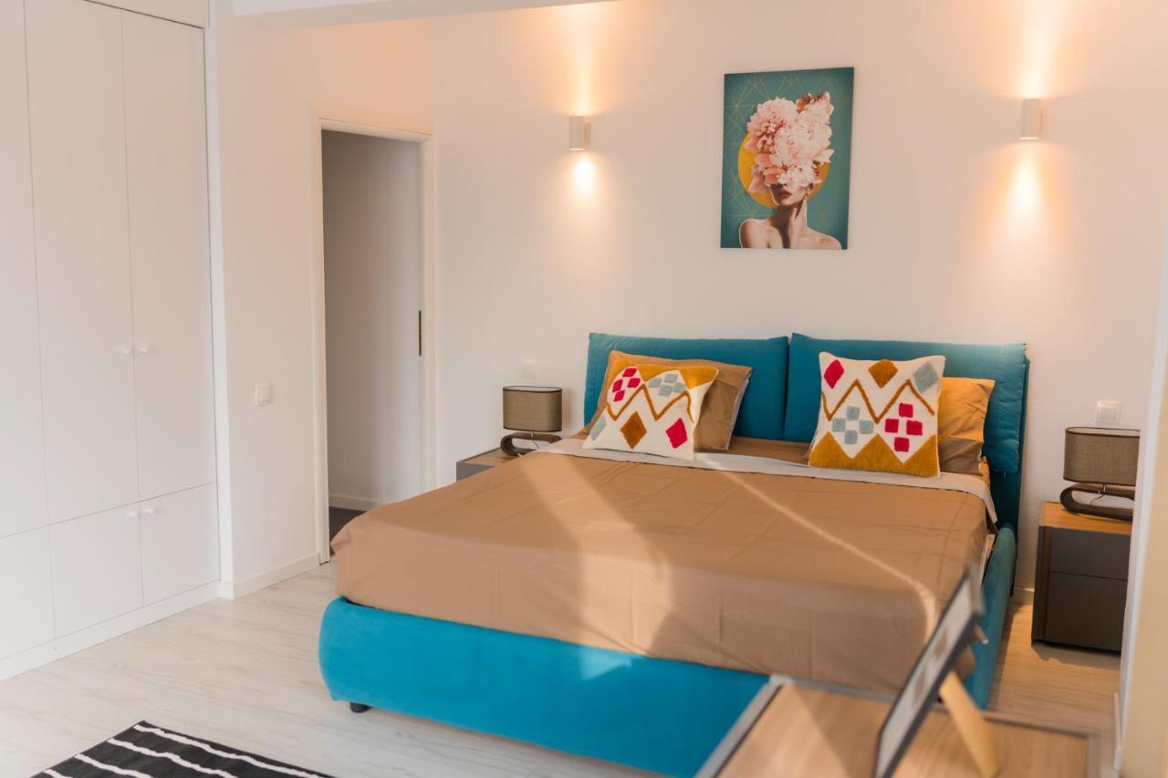 Penthouse With Huge Rooftop Terrace & View Appartement Bucarest