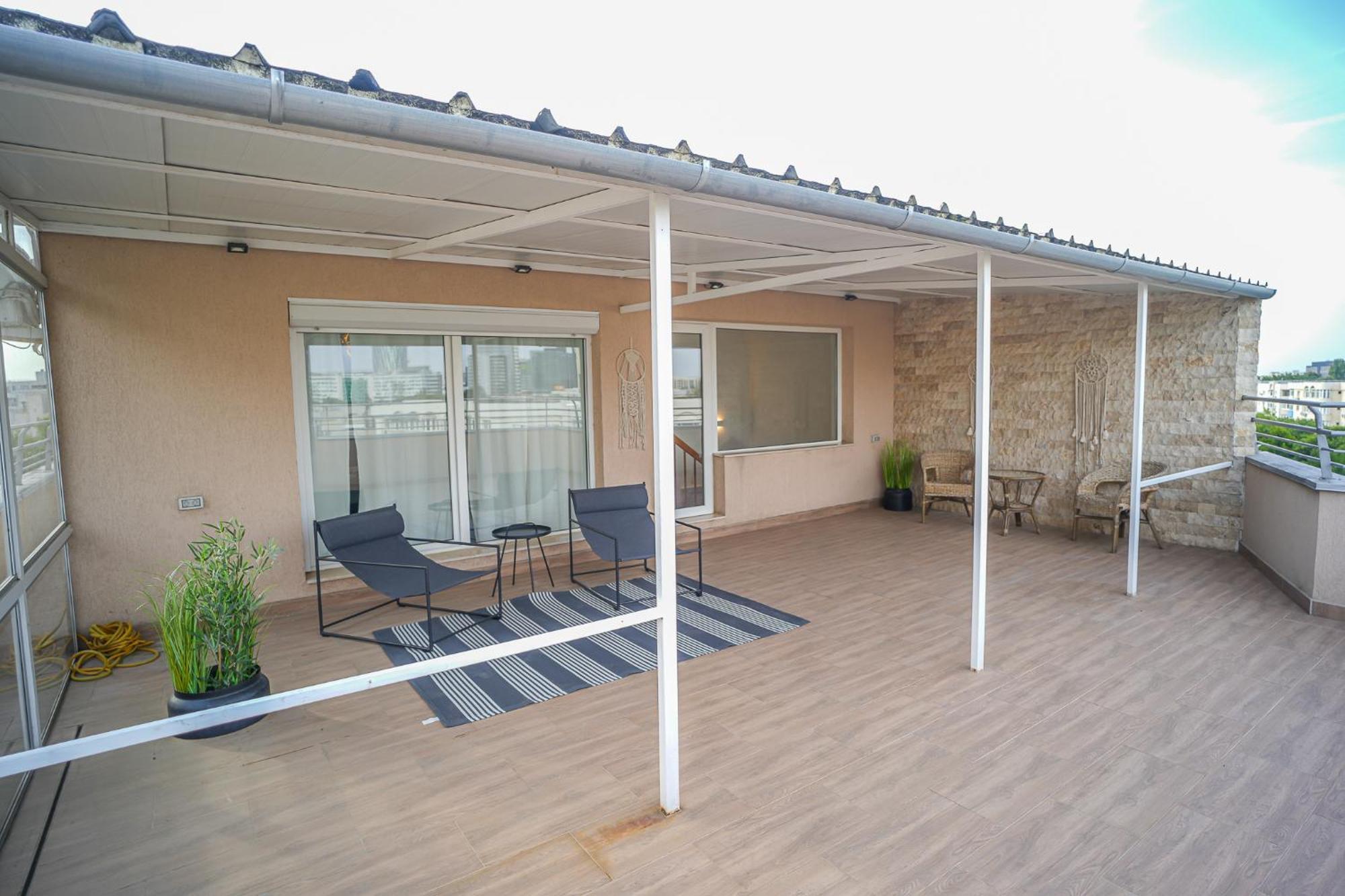 Penthouse With Huge Rooftop Terrace & View Bucarest