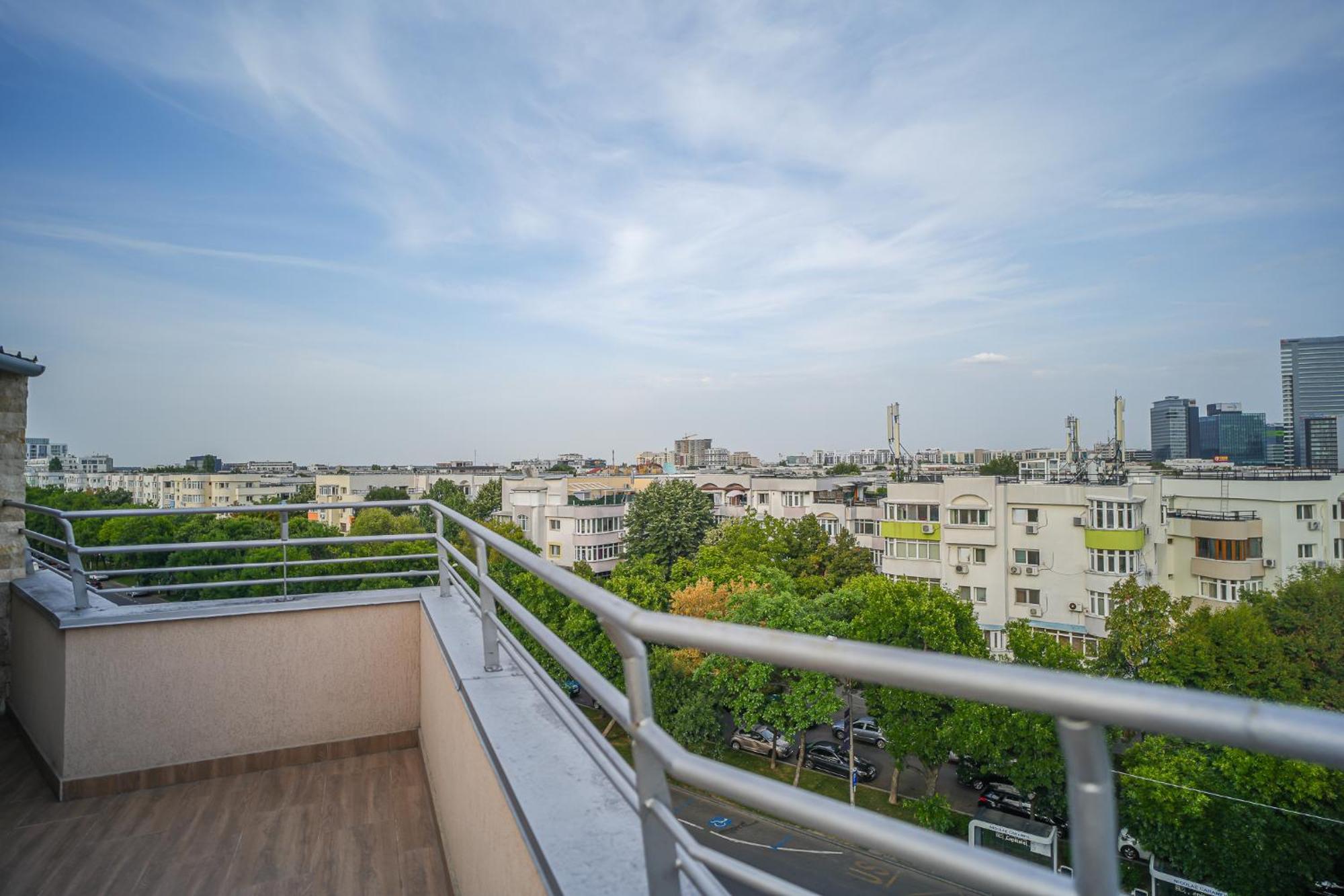 Penthouse With Huge Rooftop Terrace & View Appartement