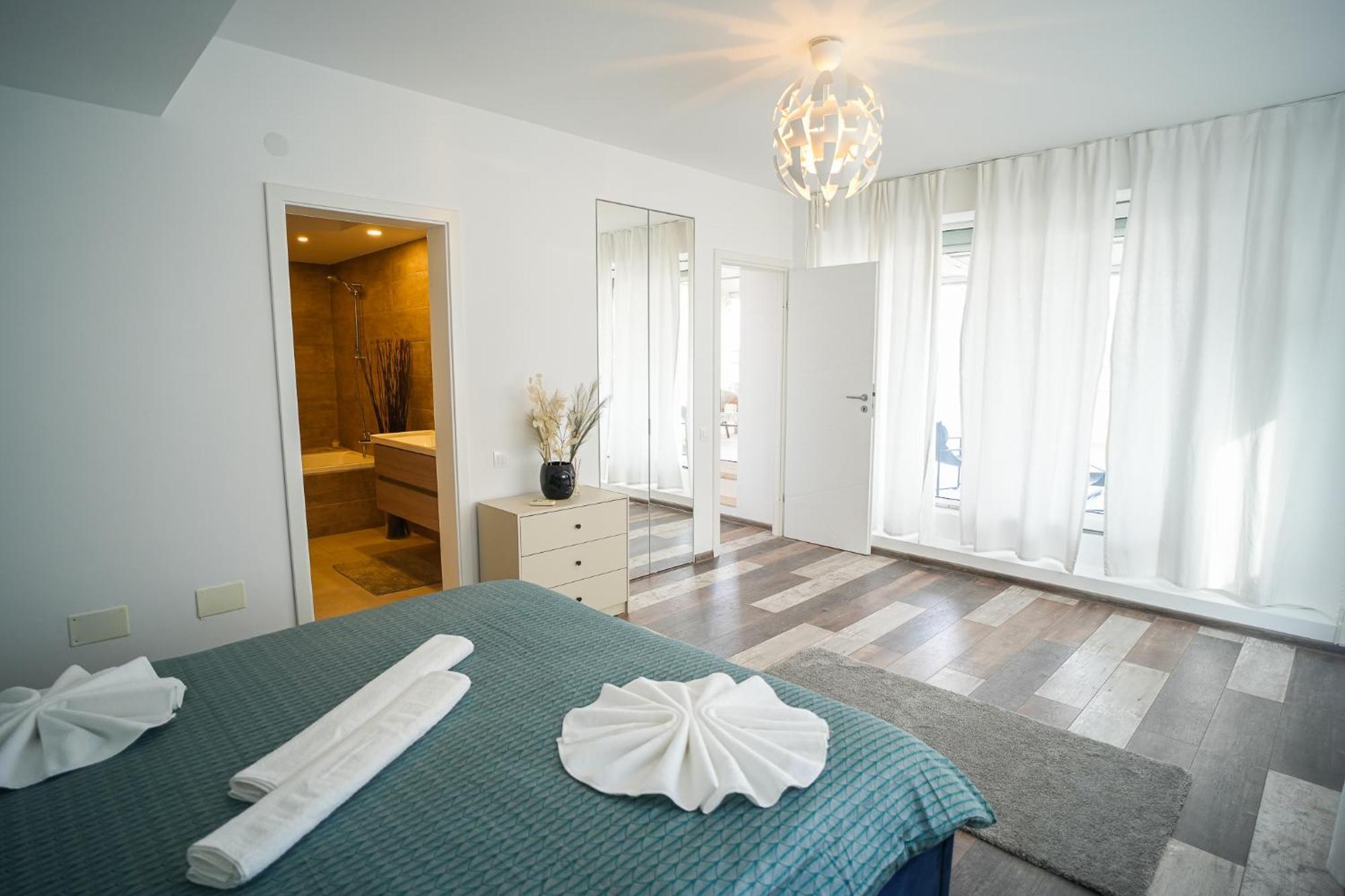 Appartement Penthouse With Huge Rooftop Terrace & View