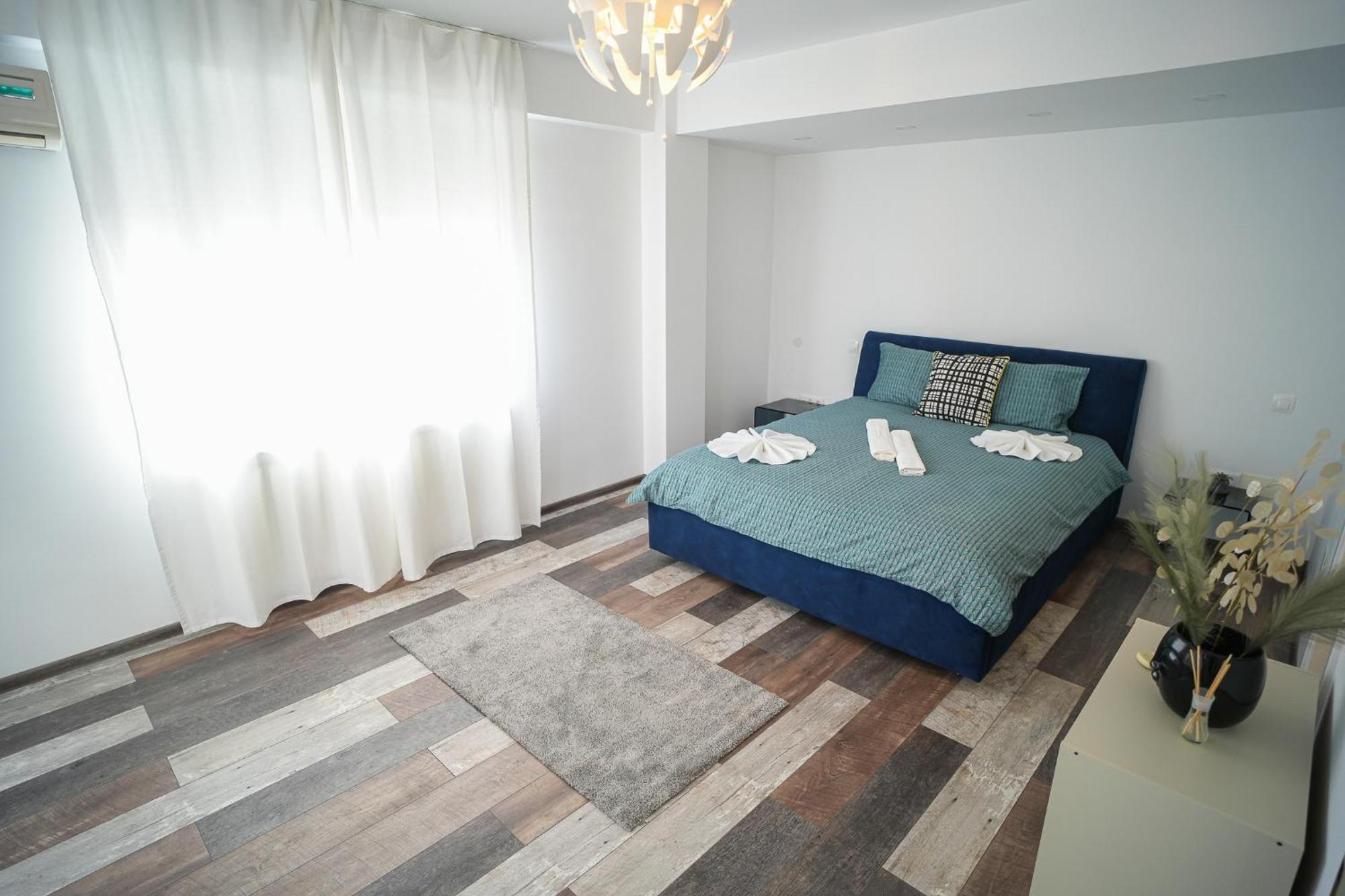 Penthouse With Huge Rooftop Terrace & View Bucarest